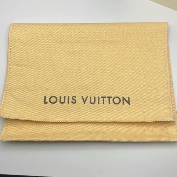 LOUIS VUITTON 2007 - Picture 2 of 16